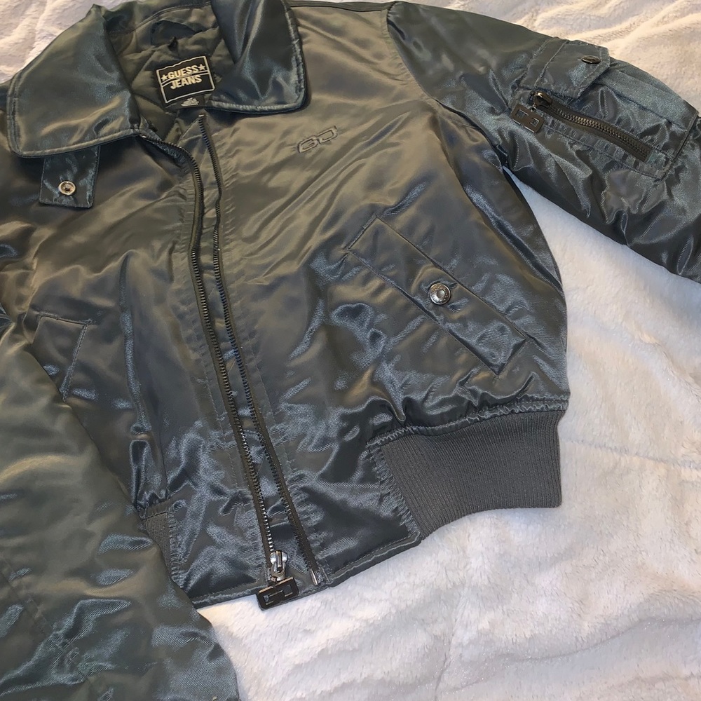 🌿Guess Authentic Jacket 🖤Accepting offers!*🖤